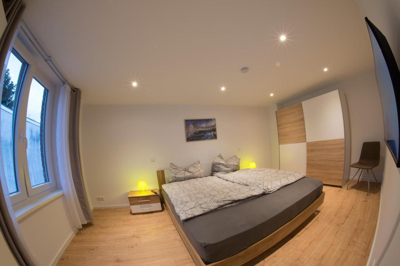 Schoene Ferienwohnung 54 M², Zentrumsnah, Kingbett エアフルト エクステリア 写真