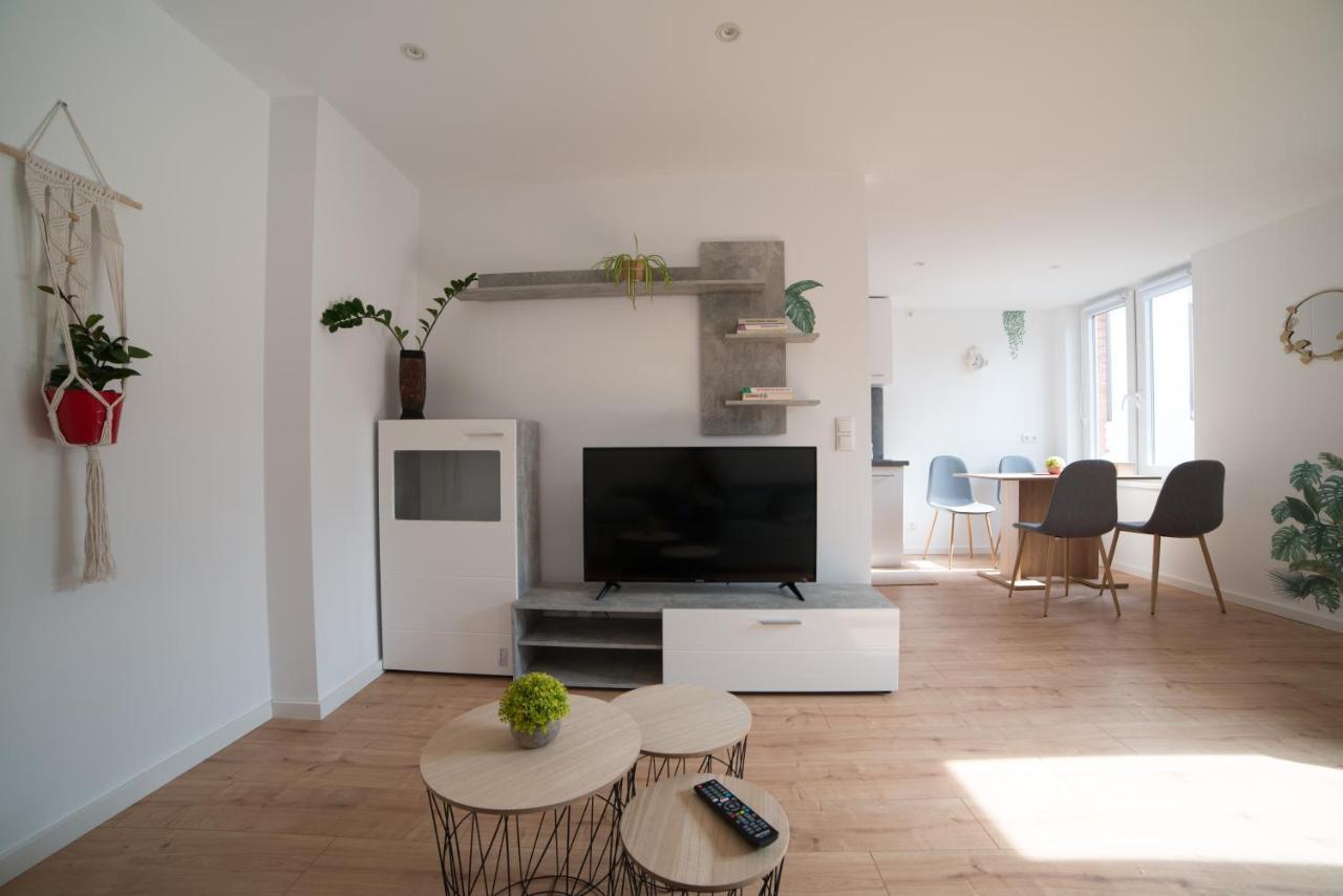 Schoene Ferienwohnung 54 M², Zentrumsnah, Kingbett エアフルト エクステリア 写真