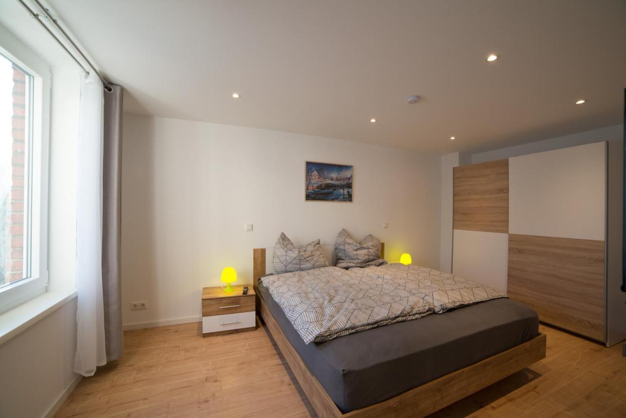 Schoene Ferienwohnung 54 M², Zentrumsnah, Kingbett エアフルト エクステリア 写真