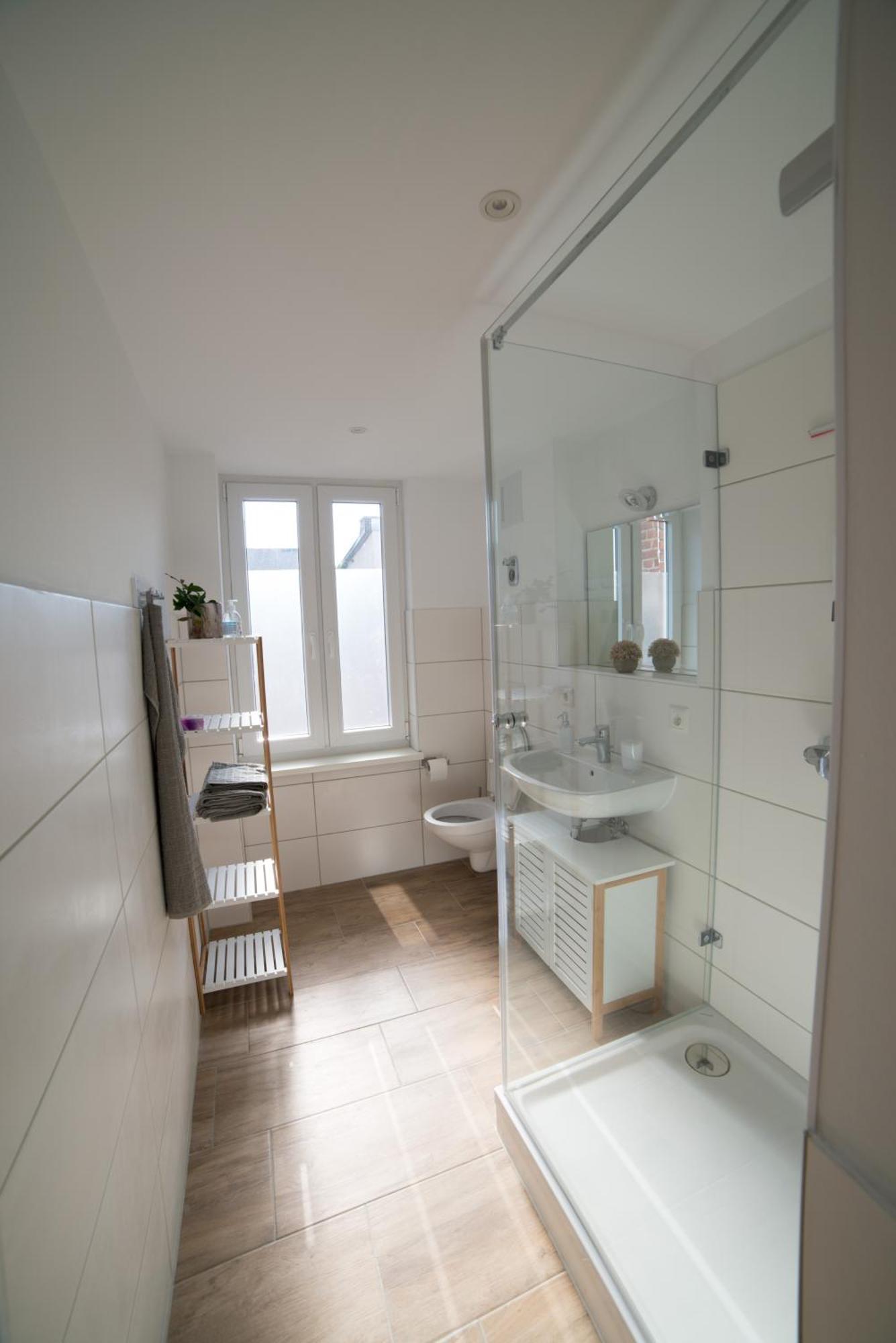 Schoene Ferienwohnung 54 M², Zentrumsnah, Kingbett エアフルト エクステリア 写真