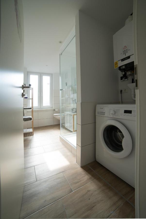 Schoene Ferienwohnung 54 M², Zentrumsnah, Kingbett エアフルト エクステリア 写真
