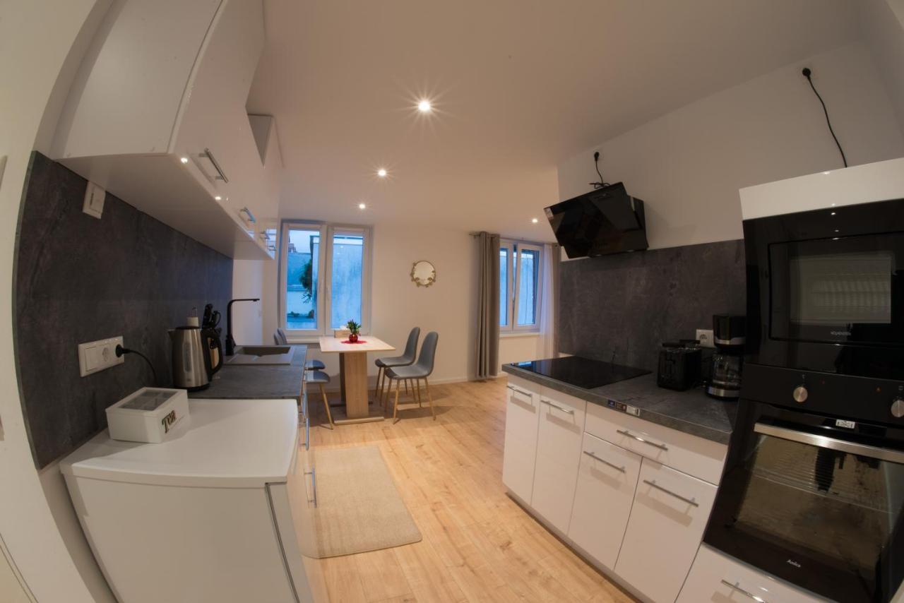 Schoene Ferienwohnung 54 M², Zentrumsnah, Kingbett エアフルト エクステリア 写真