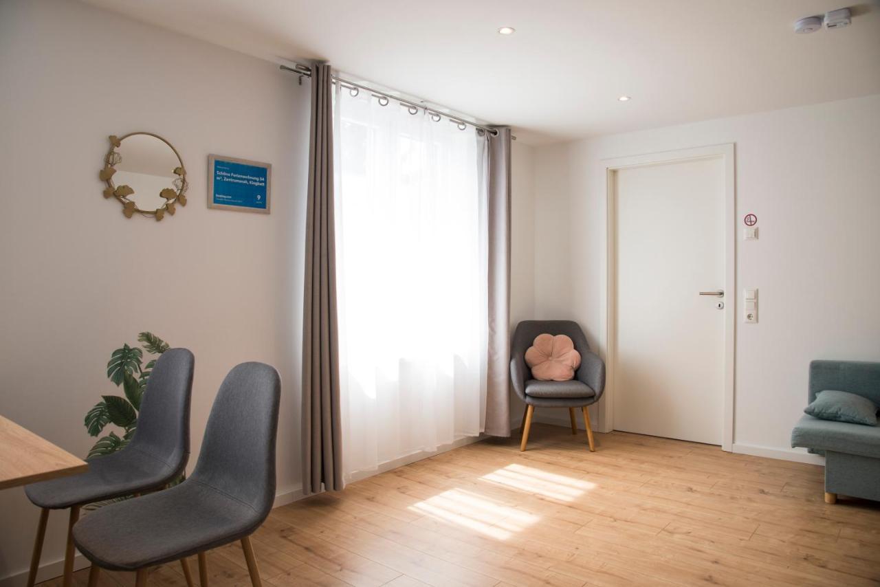 Schoene Ferienwohnung 54 M², Zentrumsnah, Kingbett エアフルト エクステリア 写真