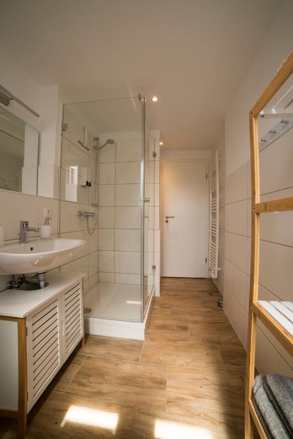 Schoene Ferienwohnung 54 M², Zentrumsnah, Kingbett エアフルト エクステリア 写真