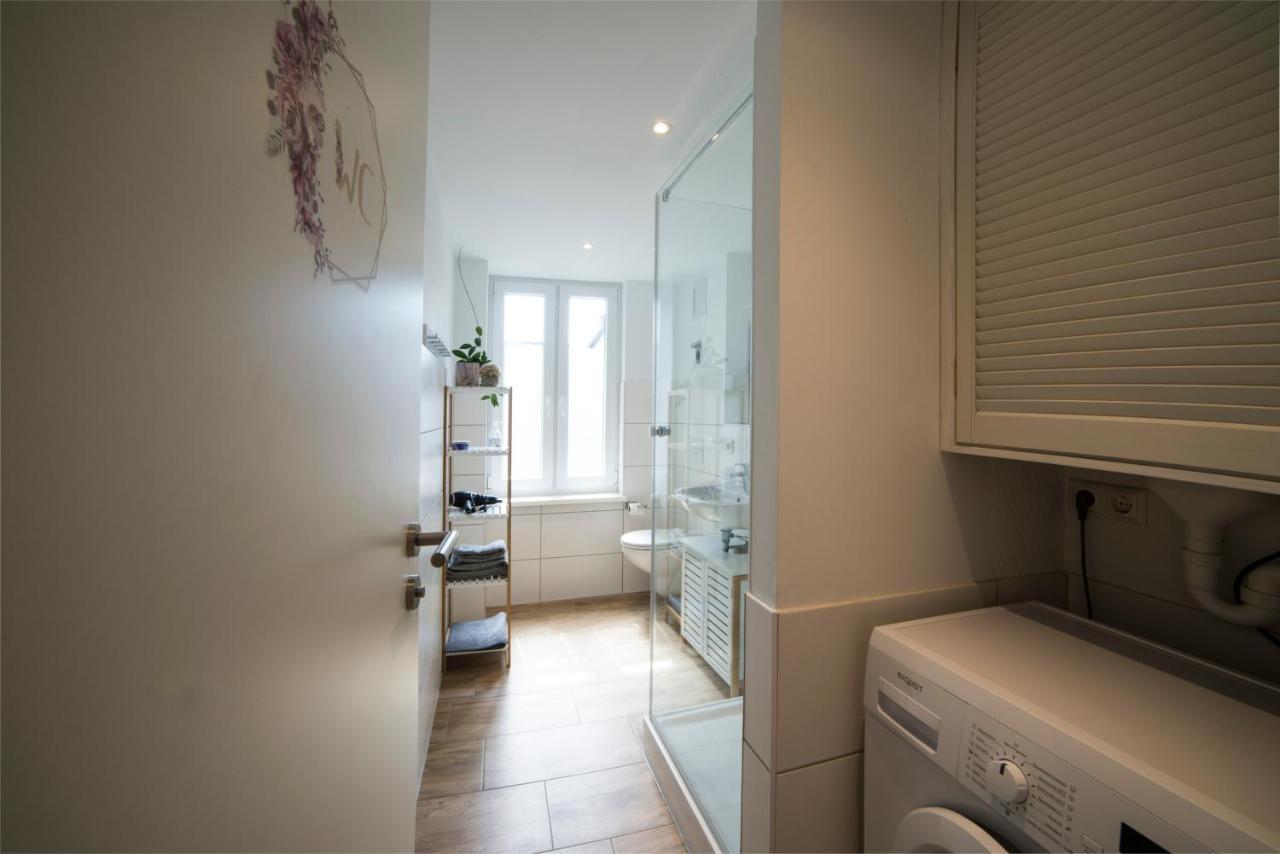 Schoene Ferienwohnung 54 M², Zentrumsnah, Kingbett エアフルト エクステリア 写真