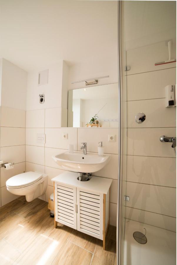 Schoene Ferienwohnung 54 M², Zentrumsnah, Kingbett エアフルト エクステリア 写真