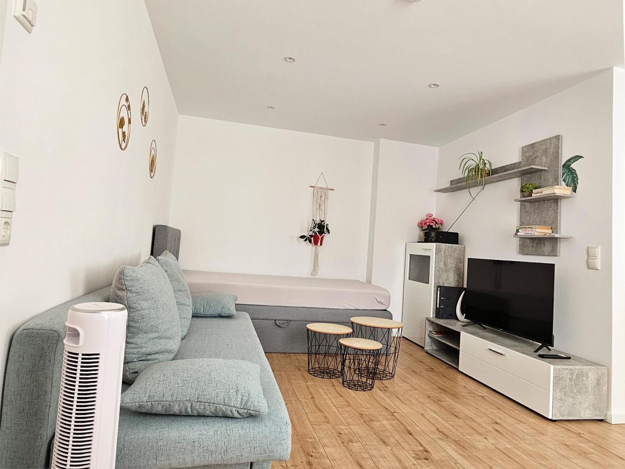 Schoene Ferienwohnung 54 M², Zentrumsnah, Kingbett エアフルト エクステリア 写真