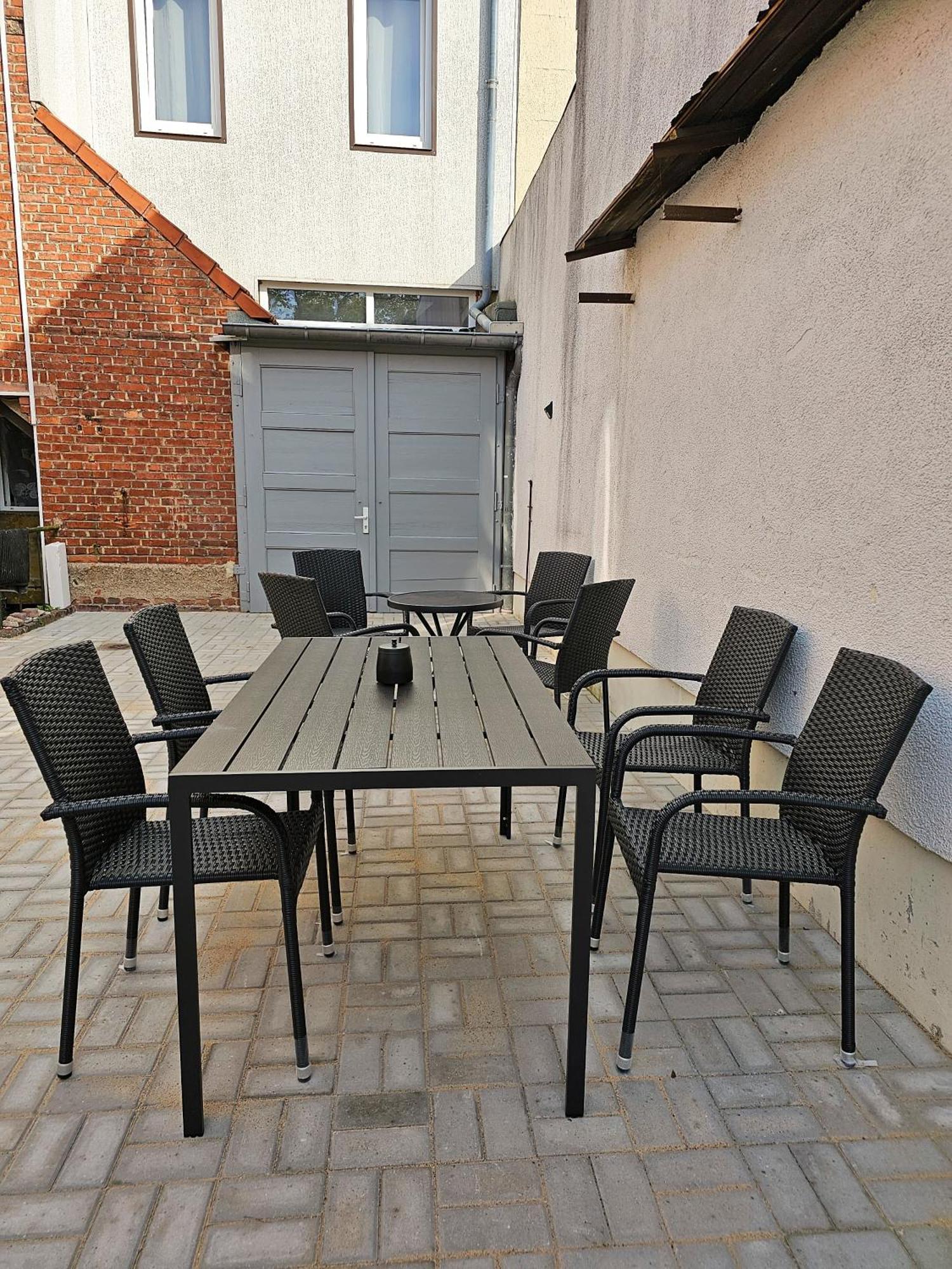 Schoene Ferienwohnung 54 M², Zentrumsnah, Kingbett エアフルト エクステリア 写真