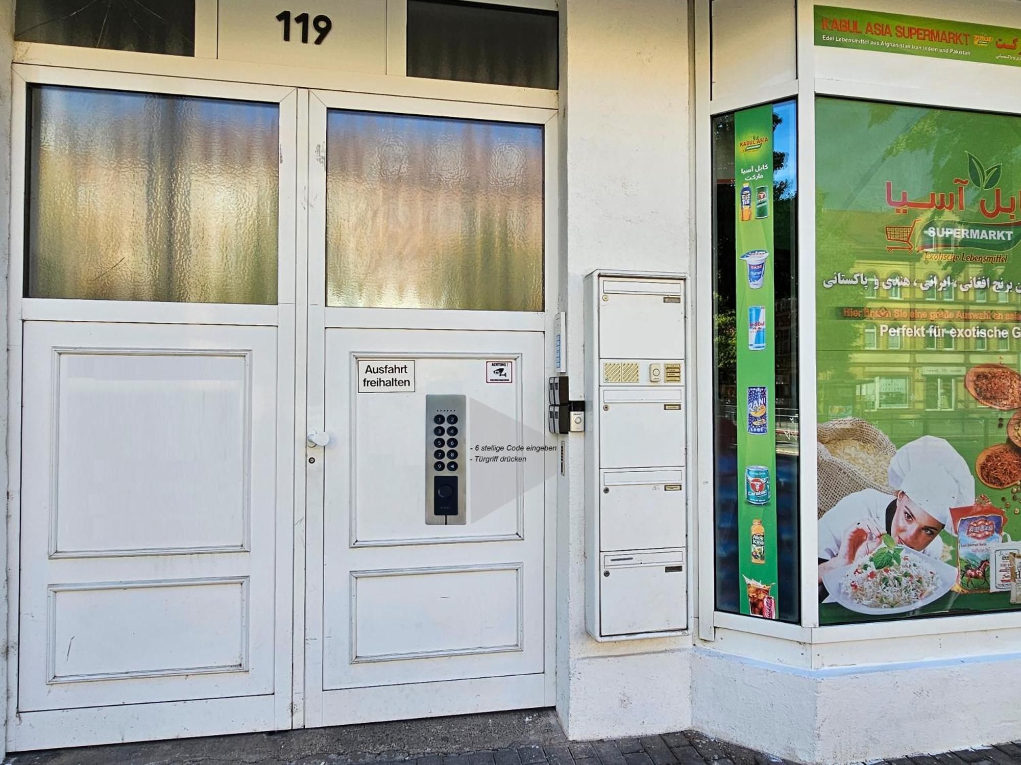 Schoene Ferienwohnung 54 M², Zentrumsnah, Kingbett エアフルト エクステリア 写真